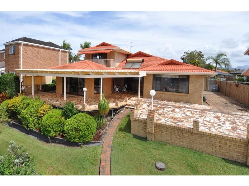 62 Waitomo Street, Broadbeach Waters QLD 4218