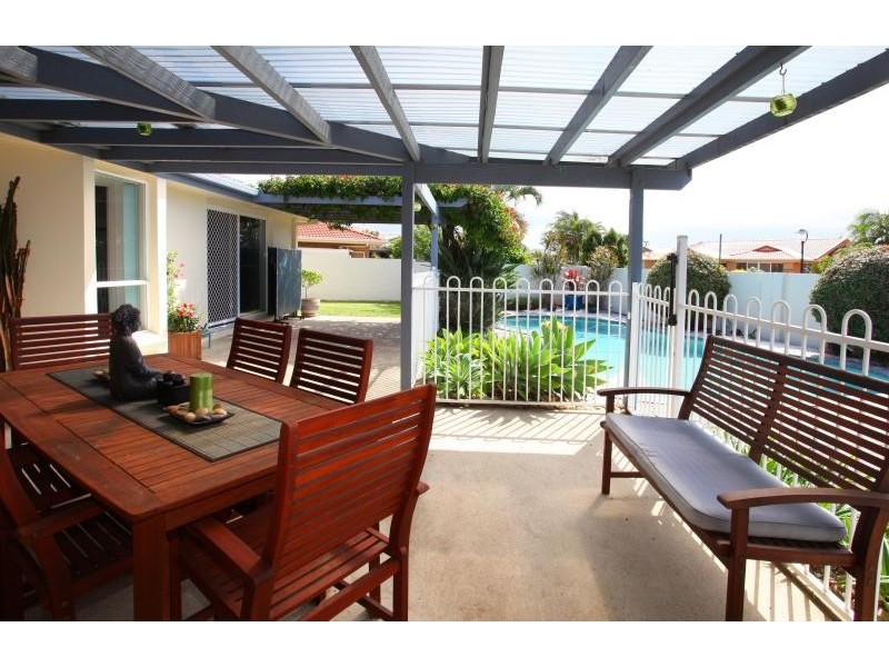 1 Curacao Place, Clear Island Waters QLD 4226