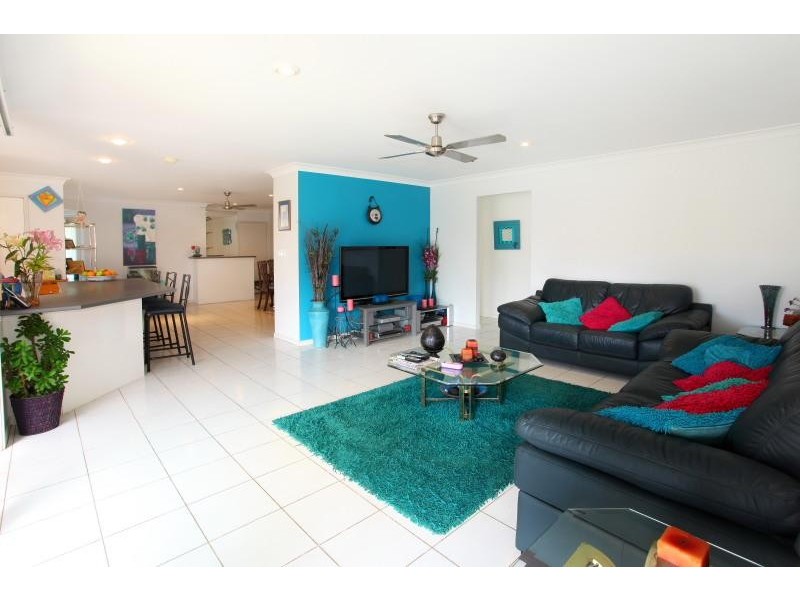1 Curacao Place, Clear Island Waters QLD 4226