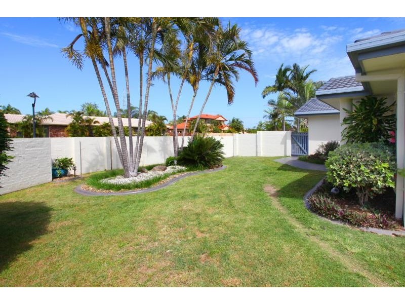 1 Curacao Place, Clear Island Waters QLD 4226