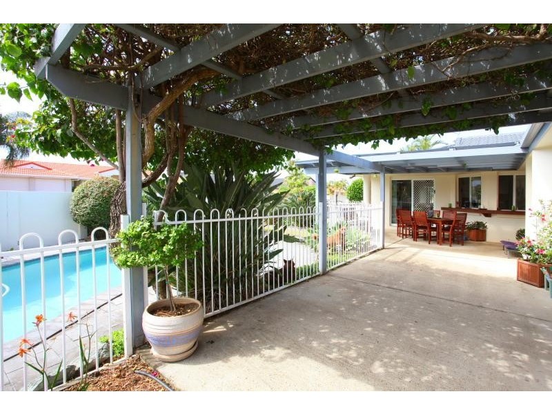 1 Curacao Place, Clear Island Waters QLD 4226