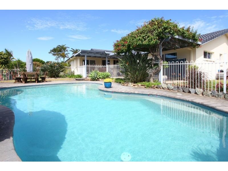 1 Curacao Place, Clear Island Waters QLD 4226