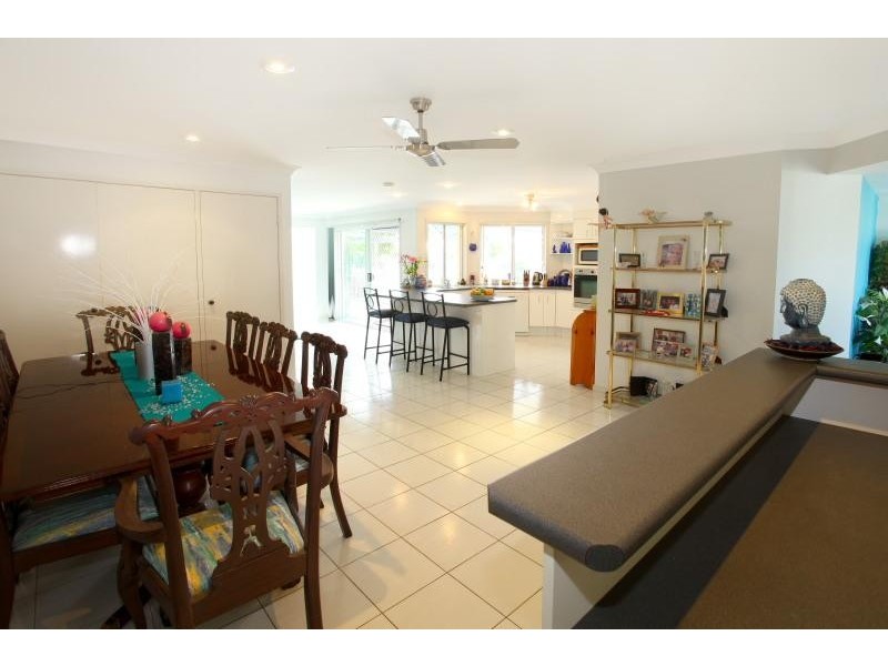 1 Curacao Place, Clear Island Waters QLD 4226