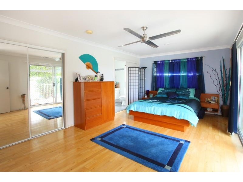 1 Curacao Place, Clear Island Waters QLD 4226