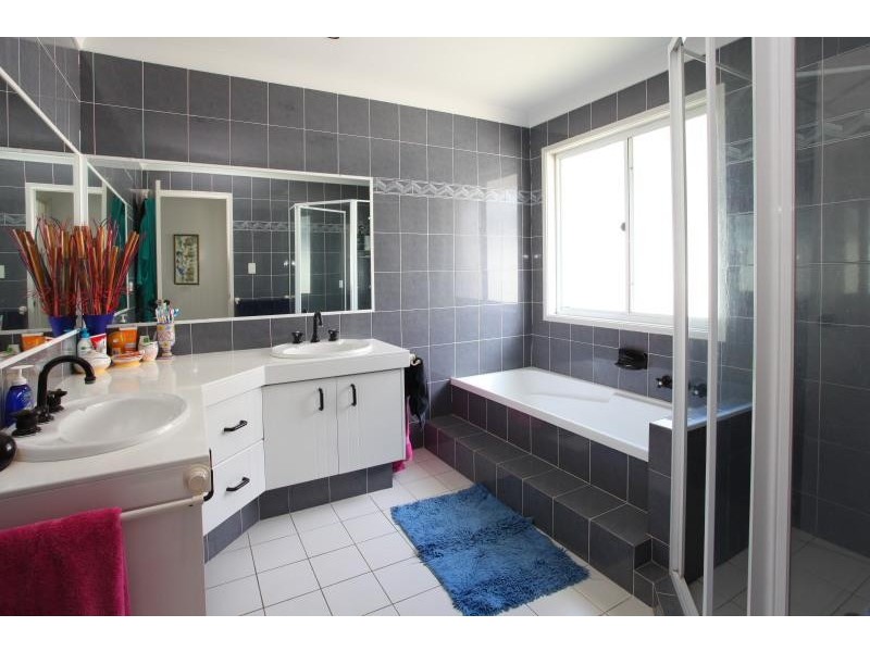 1 Curacao Place, Clear Island Waters QLD 4226