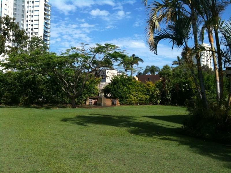 33 Ahern Street, Labrador QLD 4215