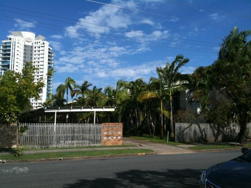 33 Ahern Street, Labrador QLD 4215