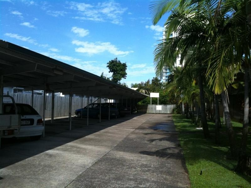 33 Ahern Street, Labrador QLD 4215