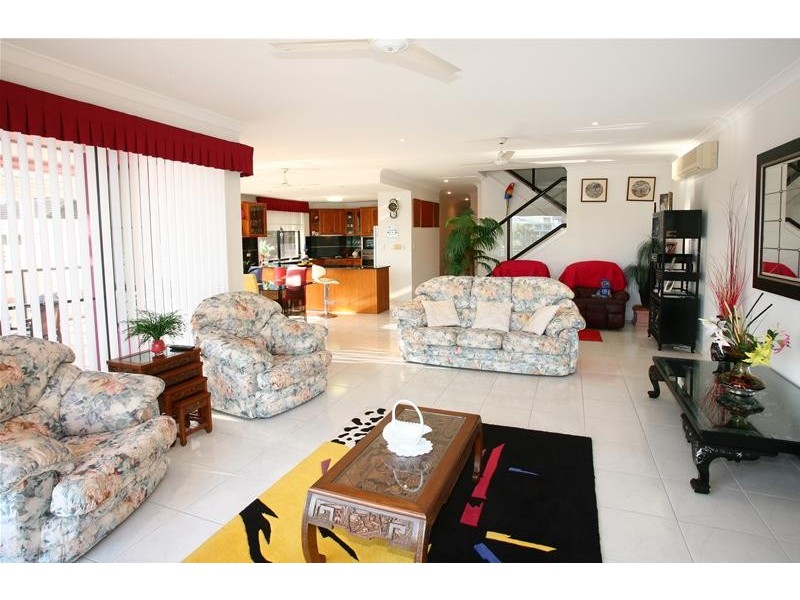 42A Montevideo Drive, Clear Island Waters QLD 4226