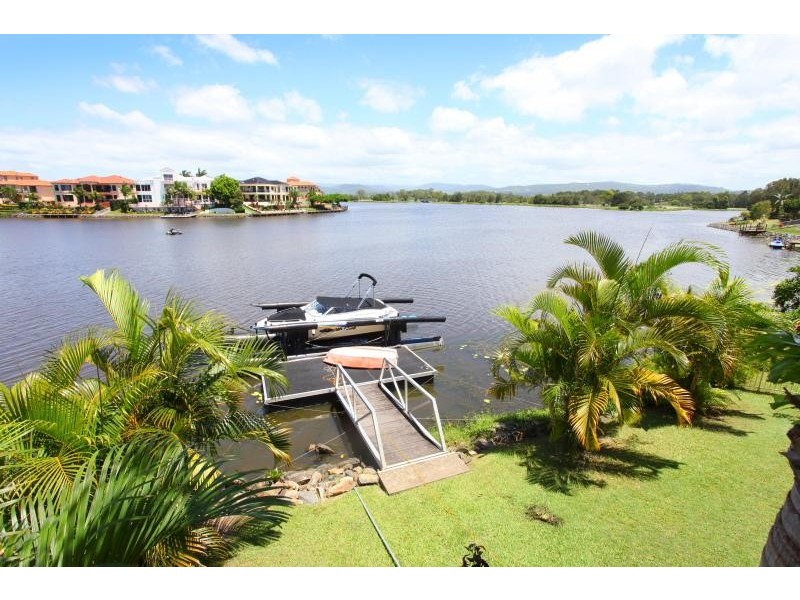 52 Montevideo Drive, Clear Island Waters QLD 4226