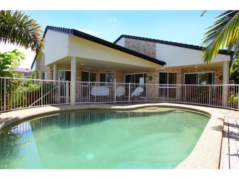 52 Montevideo Drive, Clear Island Waters QLD 4226