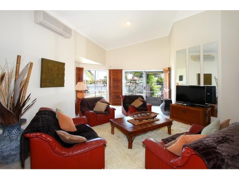 52 Montevideo Drive, Clear Island Waters QLD 4226