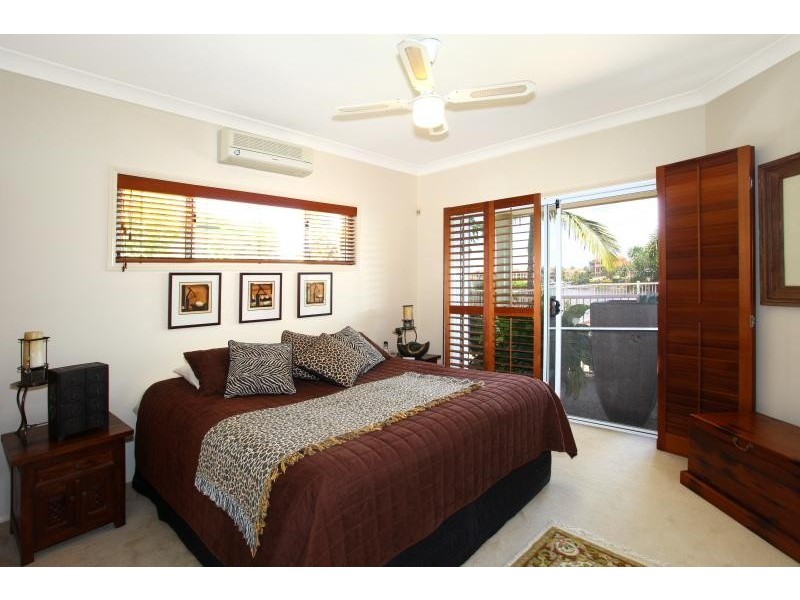 52 Montevideo Drive, Clear Island Waters QLD 4226
