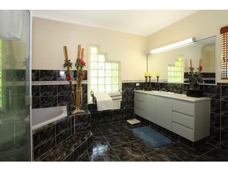 52 Montevideo Drive, Clear Island Waters QLD 4226