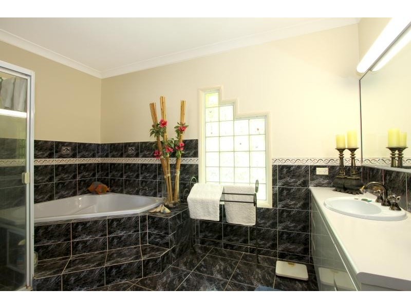 52 Montevideo Drive, Clear Island Waters QLD 4226