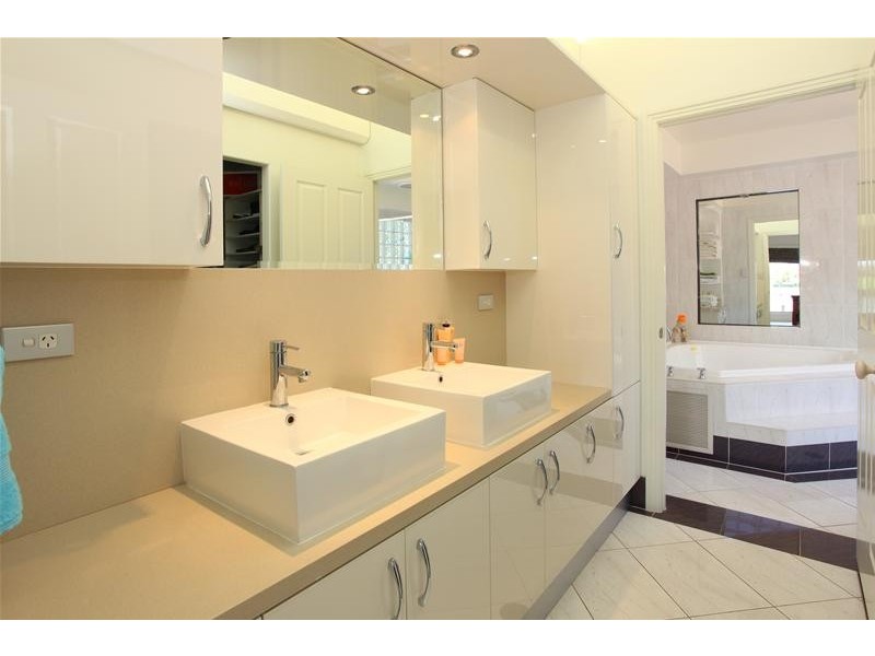 48 Port Jackson Boulevard, Clear Island Waters QLD 4226