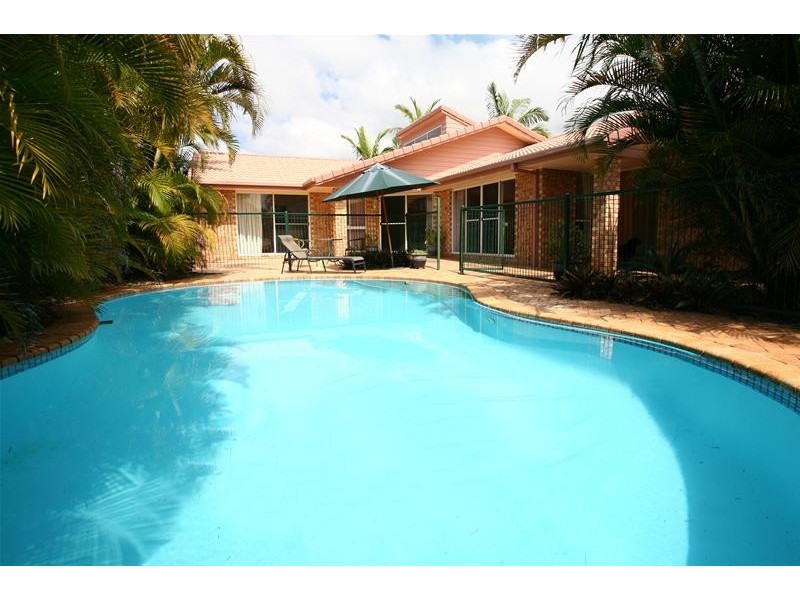 Clear Island Waters QLD 4226