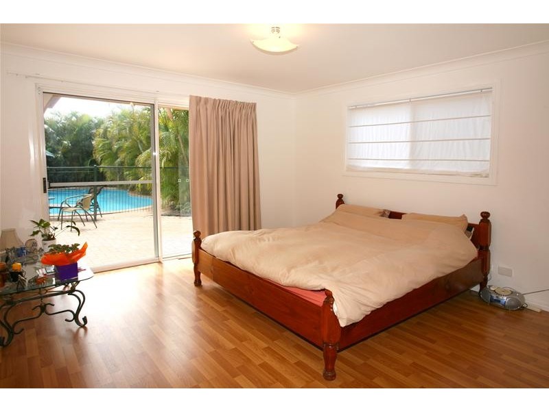 Clear Island Waters QLD 4226