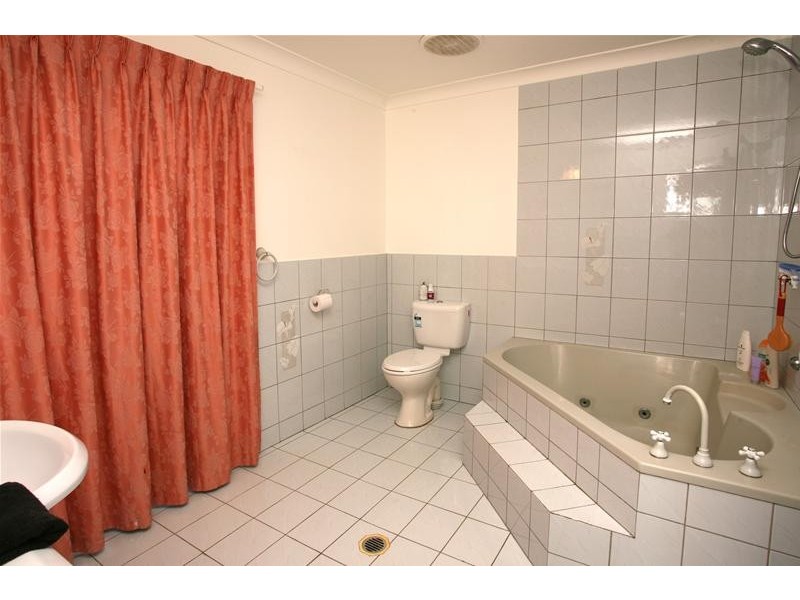 Clear Island Waters QLD 4226