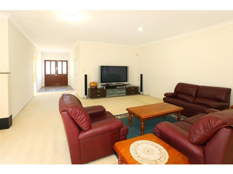 13 Montevideo Drive, Clear Island Waters QLD 4226