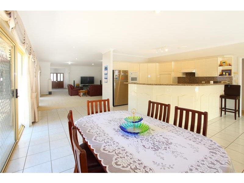 13 Montevideo Drive, Clear Island Waters QLD 4226