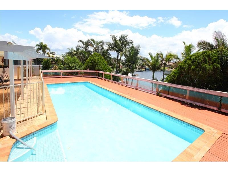 13 Montevideo Drive, Clear Island Waters QLD 4226