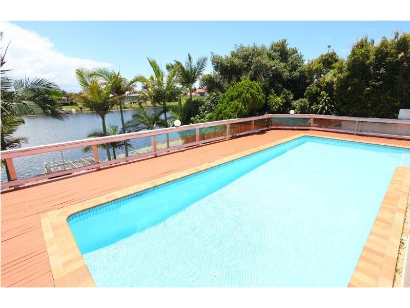 13 Montevideo Drive, Clear Island Waters QLD 4226