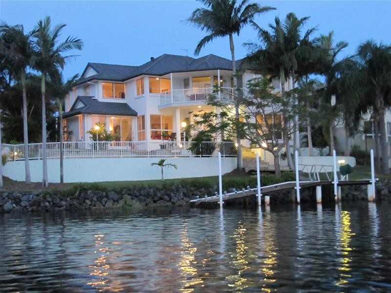 Clear Island Waters QLD 4226