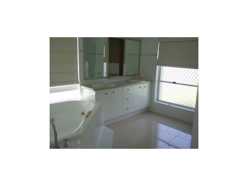112 Port Jackson Boulevard, Clear Island Waters QLD 4226