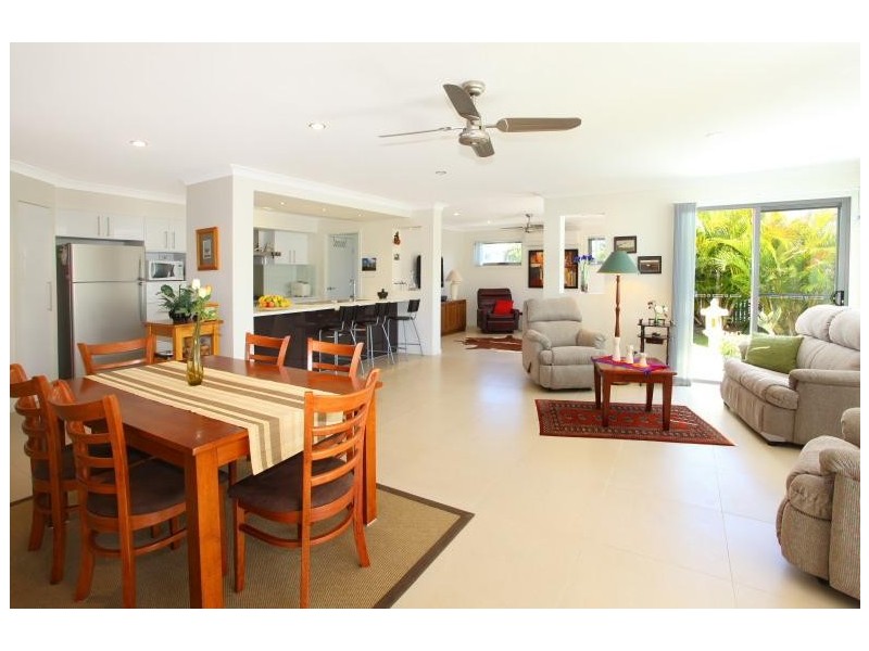 9 Oxford Court, Robina QLD 4226