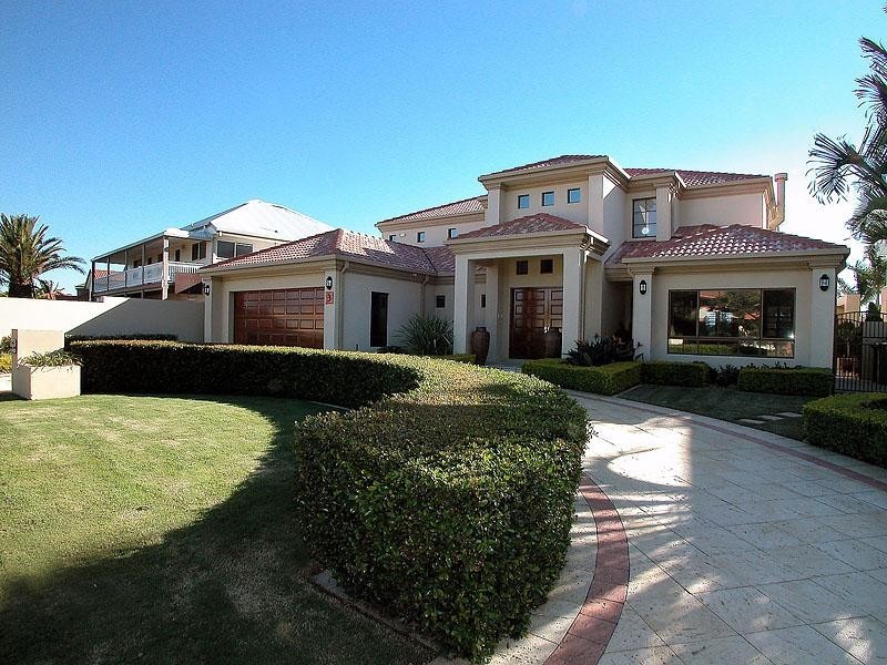 3 Ipsley Drive, Broadbeach Waters QLD 4218