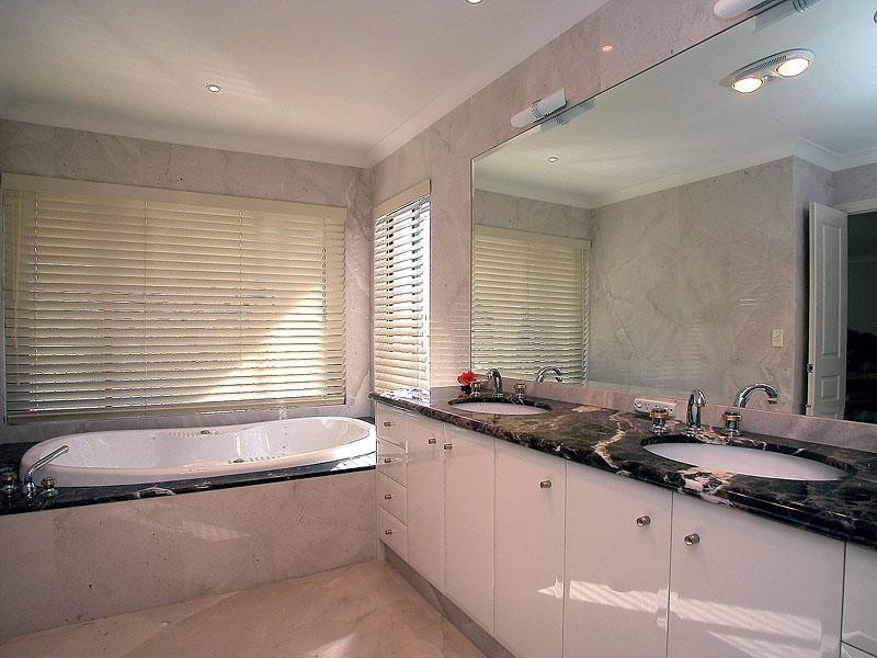 3 Ipsley Drive, Broadbeach Waters QLD 4218