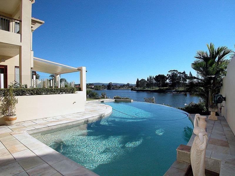 3 Ipsley Drive, Broadbeach Waters QLD 4218
