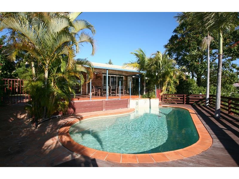 6 Cedar Place, Broadbeach Waters QLD 4218