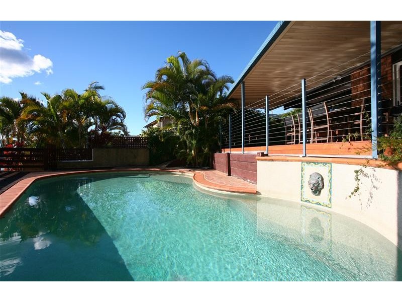 6 Cedar Place, Broadbeach Waters QLD 4218