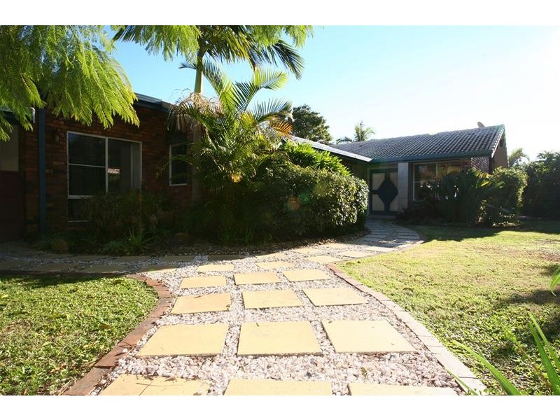 6 Cedar Place, Broadbeach Waters QLD 4218