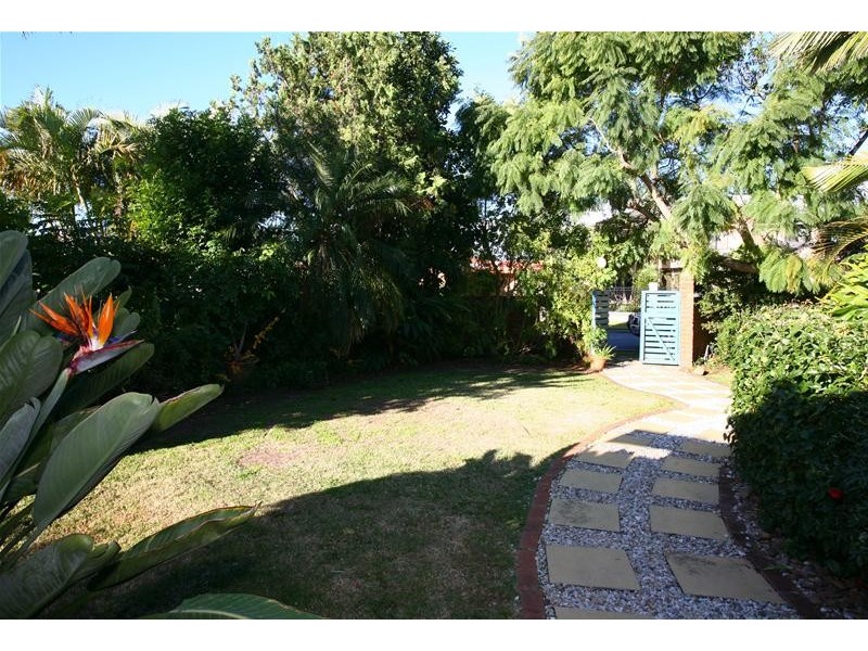 6 Cedar Place, Broadbeach Waters QLD 4218