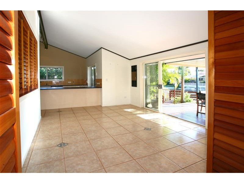 6 Cedar Place, Broadbeach Waters QLD 4218