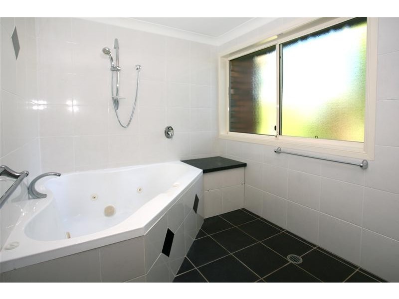 6 Cedar Place, Broadbeach Waters QLD 4218
