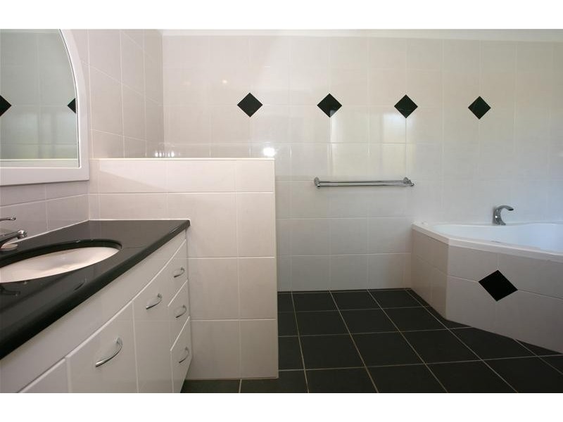 6 Cedar Place, Broadbeach Waters QLD 4218