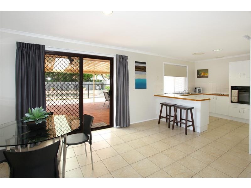 16 Cumberland Drive, Varsity Lakes QLD 4227