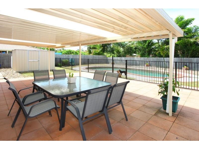 16 Cumberland Drive, Varsity Lakes QLD 4227