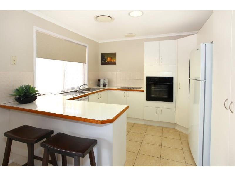 16 Cumberland Drive, Varsity Lakes QLD 4227