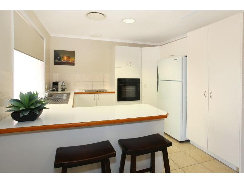 16 Cumberland Drive, Varsity Lakes QLD 4227