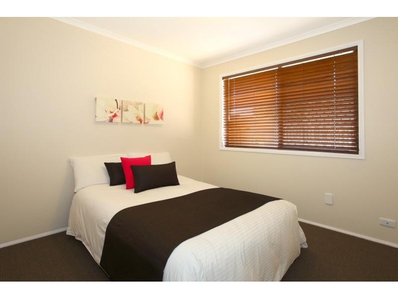 16 Cumberland Drive, Varsity Lakes QLD 4227