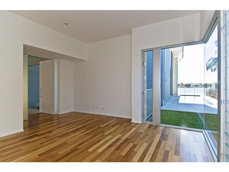 37 Martinique Way, Clear Island Waters QLD 4226