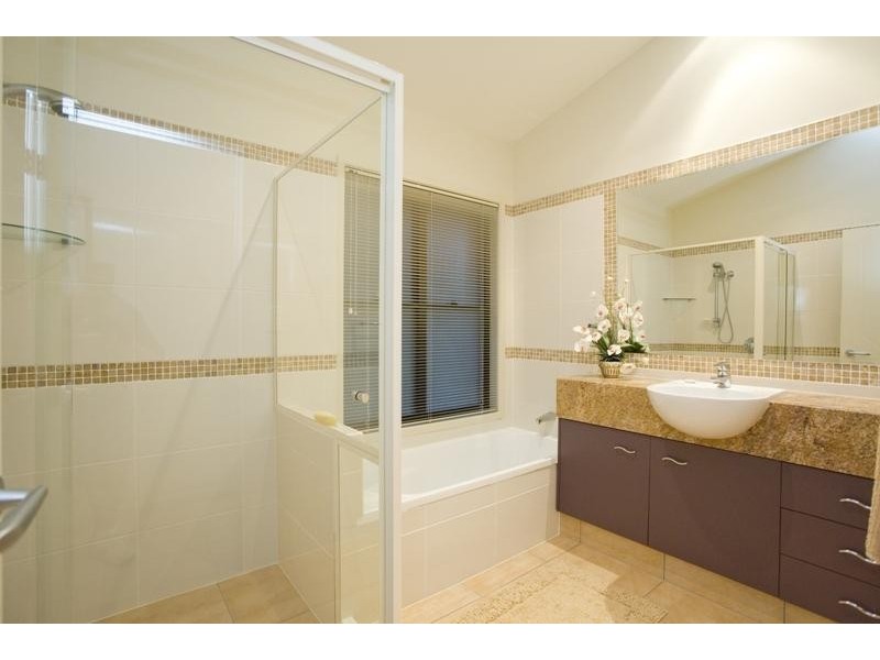 8 Galleria Court, Highland Park QLD 4211