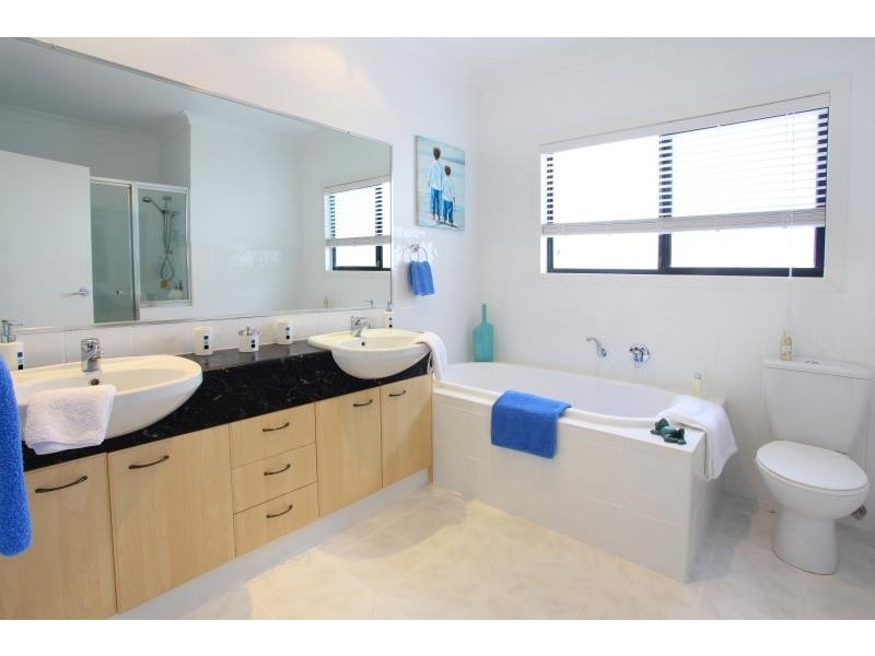 9 Malvern Place, Robina QLD 4226