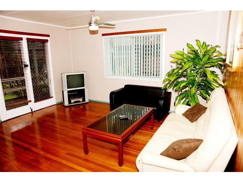 110 Whiting Street, Labrador QLD 4215