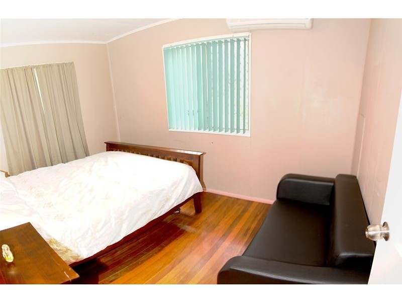 110 Whiting Street, Labrador QLD 4215